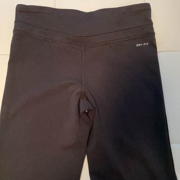 Women’s black Nike dry fit yoga pants - Picture 5 of 7